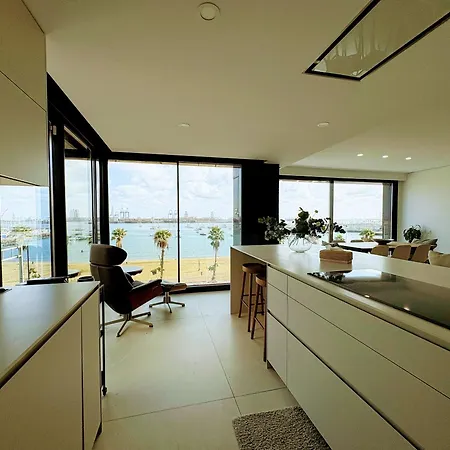 Apartment Oceanfront Luxury By Wave *