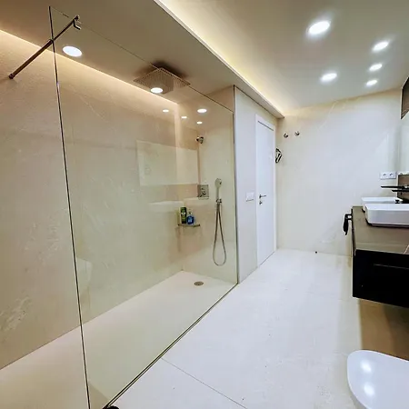 Apartment Oceanfront Luxury By Wave *
