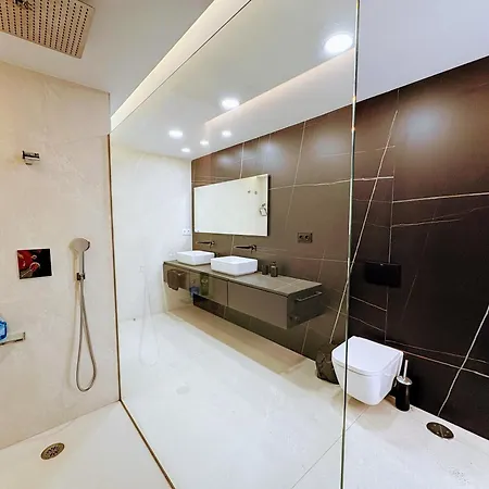 Oceanfront Luxury By Wave Apartment *