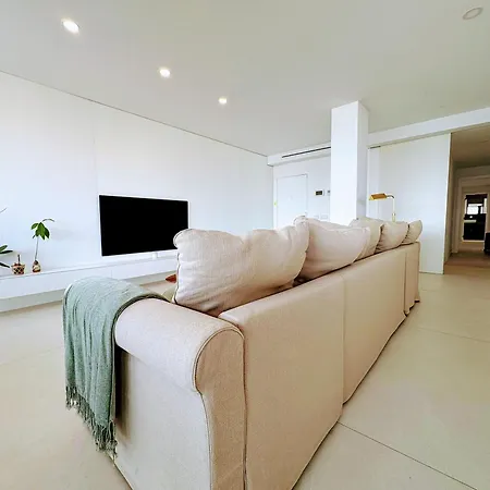 Oceanfront Luxury By Wave Apartment